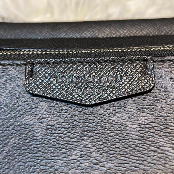 Pristine 100% Authentic Louis Vuitton Outdoor Bumbag in Noir - Picture 5 of 15